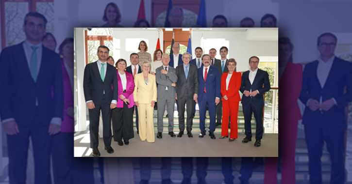 ICC Türkiye, TOBB ve ICC Dünya Odalar Federasyonu (WCF) Başkanı M. Rifat Hisarcıklıoğlu ICC Dünya Odalar Federasyonu (WCF)’in, İcra Kurulu toplantısına başkanlık etti. 2025-2028 dönemi Başkan Yardımcıları ile birlikte Brüksel’de gerçekleştirilen toplantıda yeni dönem yol haritası değerlendirildi. Toplantıya ICC Başkanı Philippe Varin ile ICC Genel Sekreteri John Denton da katıldı.